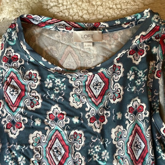 Patterned Sleeveless Top - Picture 2 of 4